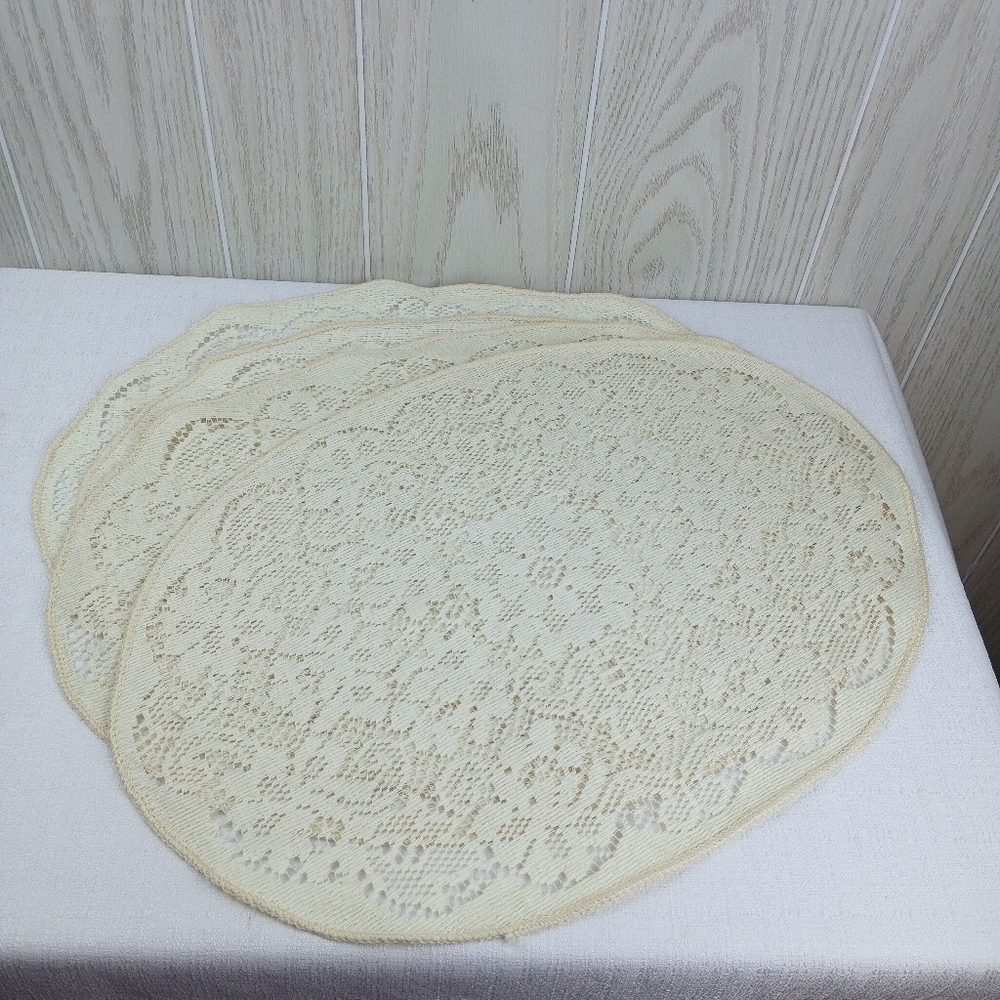 Vintage cream oval Lace-style doilies placemat set of 4 table setting floral